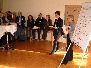 Perspektiven entwickeln - Rund 130 Teilnehmer an der Zukunftswerkstatt beschäftigten sich in intensiven Diskussionen mit der Entwicklung der Lippischen Landeskirche.